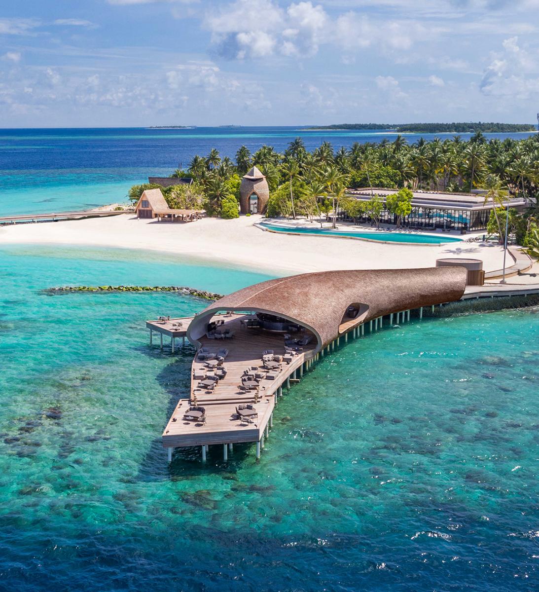 Luxurious holiday in an exotic atmosphere: the St. Regis Maldives Vommuli Resort